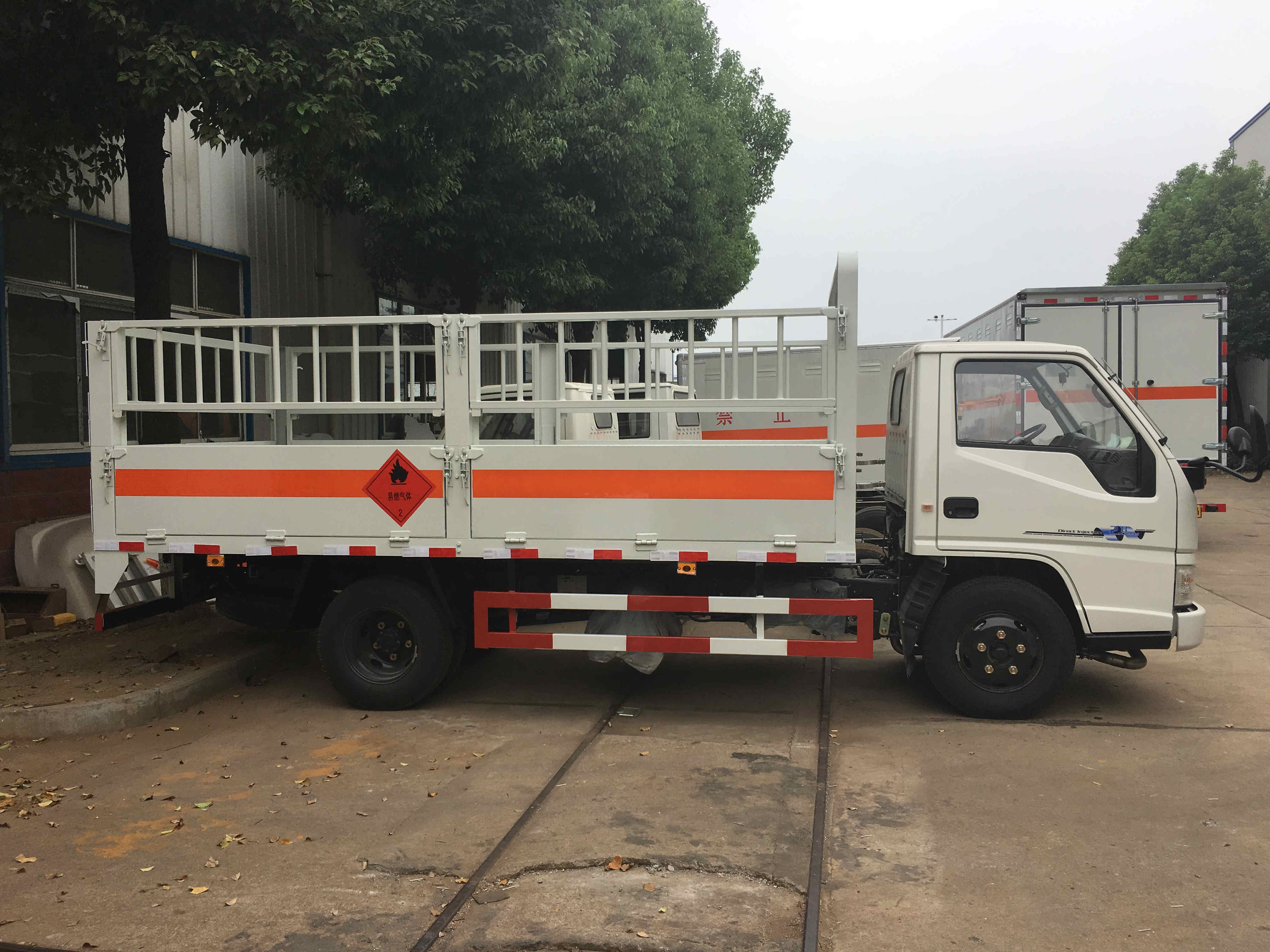 江鈴4.2米(額載2.8噸)氣瓶車 江鈴4.2米(額載2.8噸)氣瓶車