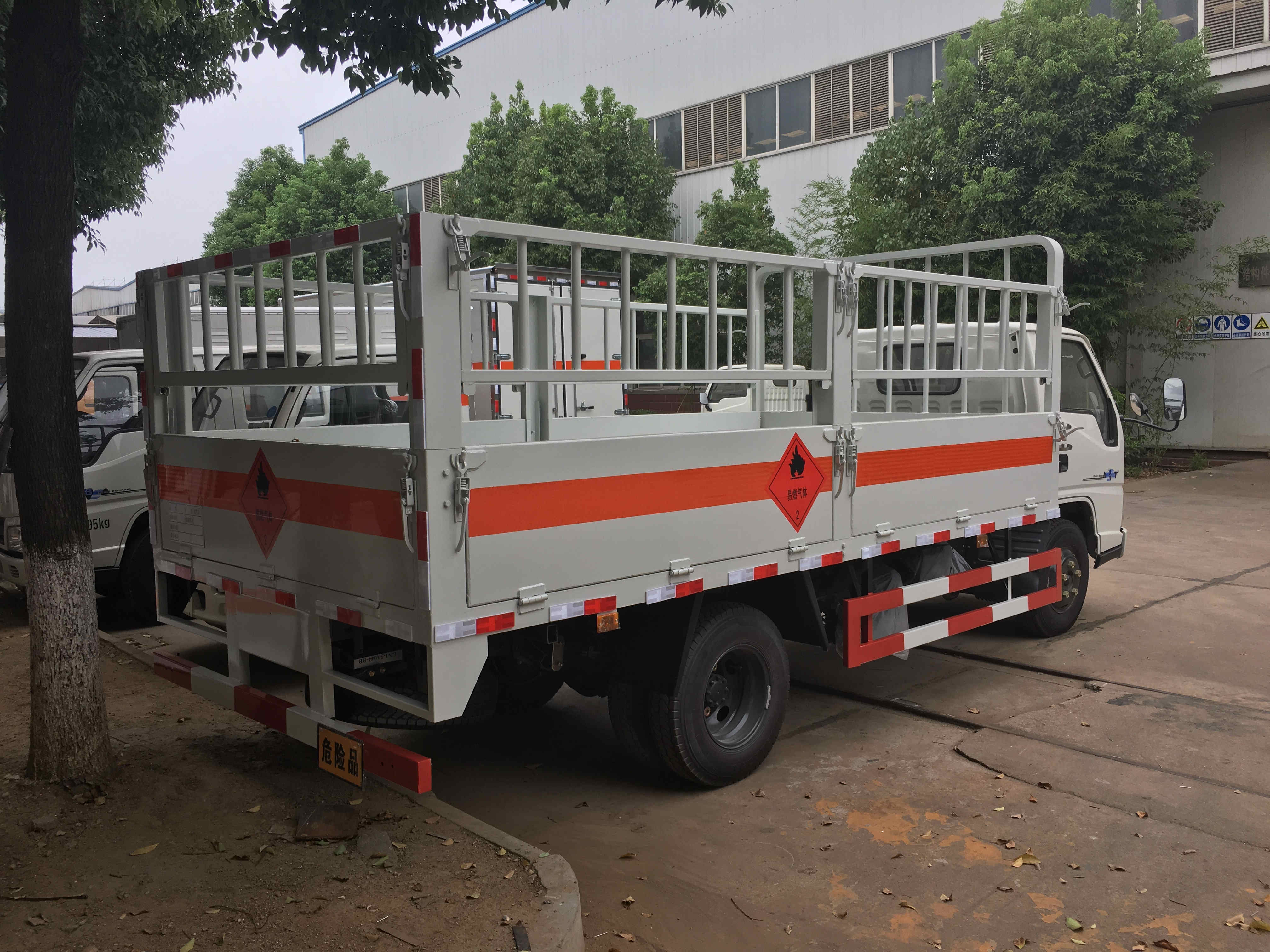 江鈴4.2米(額載2.8噸)氣瓶車 江鈴4.2米(額載2.8噸)氣瓶車