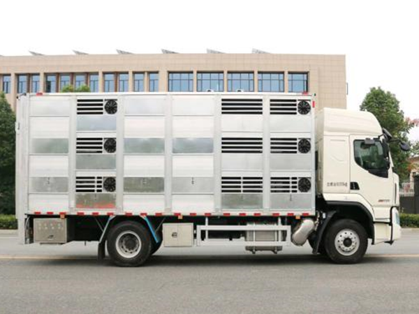 天錦國(guó)六6.8米畜禽運(yùn)輸車 天錦國(guó)六6.8米畜禽運(yùn)輸車