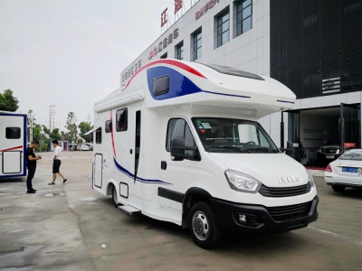依維柯歐勝C型房車帶拓展倉(cāng) 依維柯歐勝C型房車帶拓展倉(cāng)