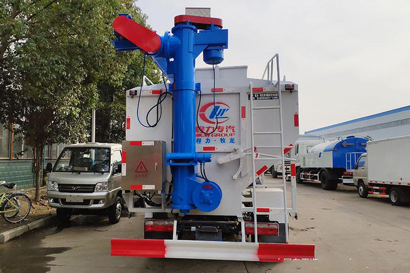 東風(fēng)多利卡散裝飼料運(yùn)輸車 東風(fēng)多利卡散裝飼料運(yùn)輸車