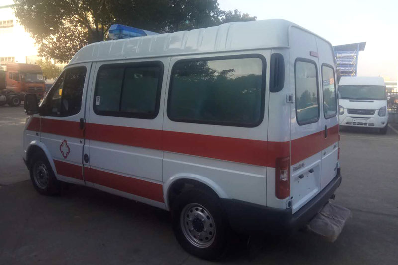 特順短軸汽油救護(hù)車 特順短軸汽油救護(hù)車