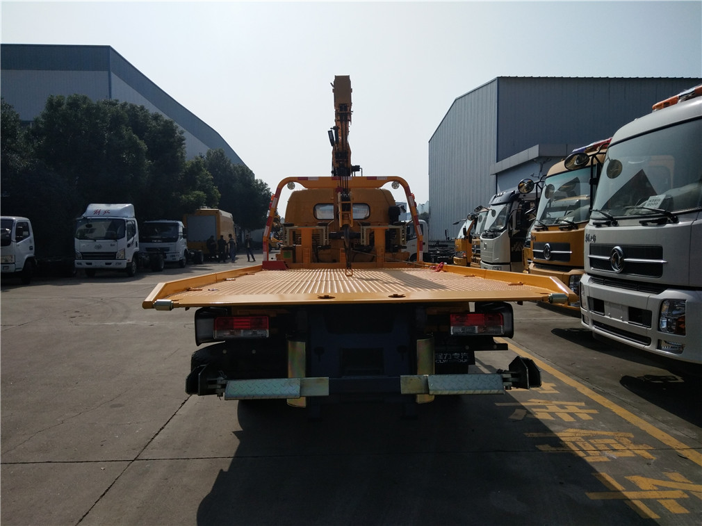 東風多利卡平板帶吊清障車 東風多利卡平板帶吊清障車