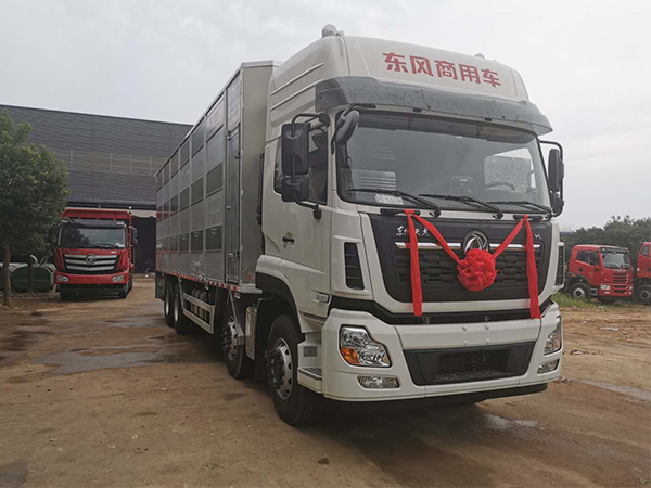 天龍國五9.6米畜禽運(yùn)輸車 天龍國五9.6米畜禽運(yùn)輸車