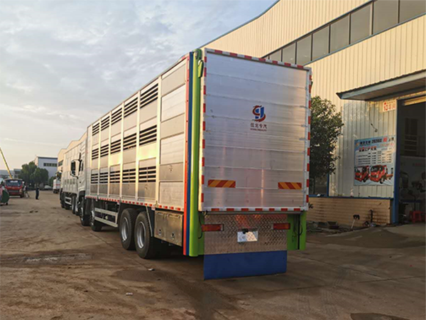 天龍國五9.6米畜禽運(yùn)輸車 天龍國五9.6米畜禽運(yùn)輸車