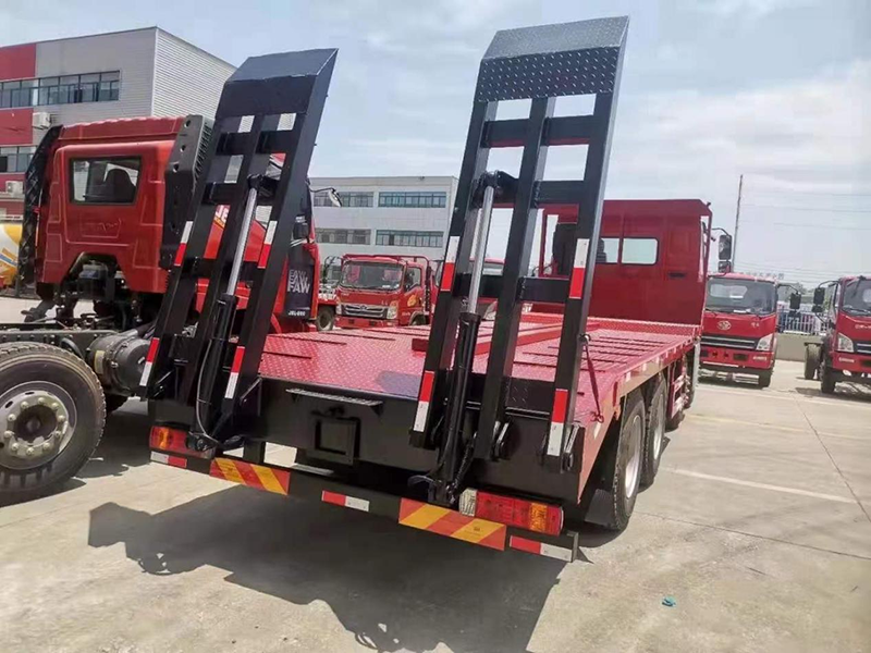 國(guó)六東風(fēng)柳汽前四后八平板運(yùn)輸車 國(guó)六東風(fēng)柳汽前四后八平板運(yùn)輸車