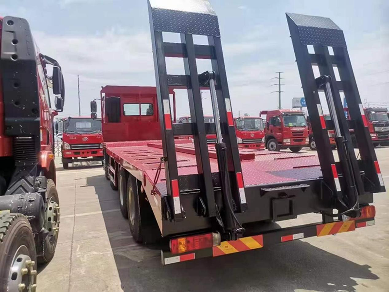 國(guó)六東風(fēng)柳汽前四后八平板運(yùn)輸車 國(guó)六東風(fēng)柳汽前四后八平板運(yùn)輸車