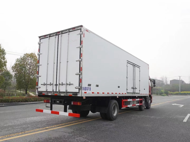 解放J6L小三軸冷藏車 解放J6L小三軸冷藏車