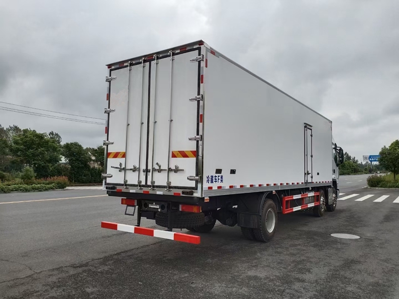 國(guó)六柳汽乘龍小三軸冷藏車 國(guó)六柳汽乘龍小三軸冷藏車