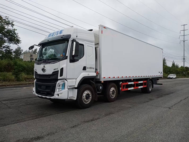 國(guó)六柳汽乘龍小三軸冷藏車 國(guó)六柳汽乘龍小三軸冷藏車