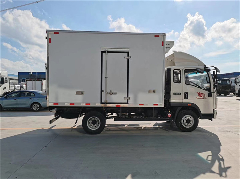 國六 重汽豪沃4.2米排半冷藏車 國六 重汽豪沃4.2米排半冷藏車