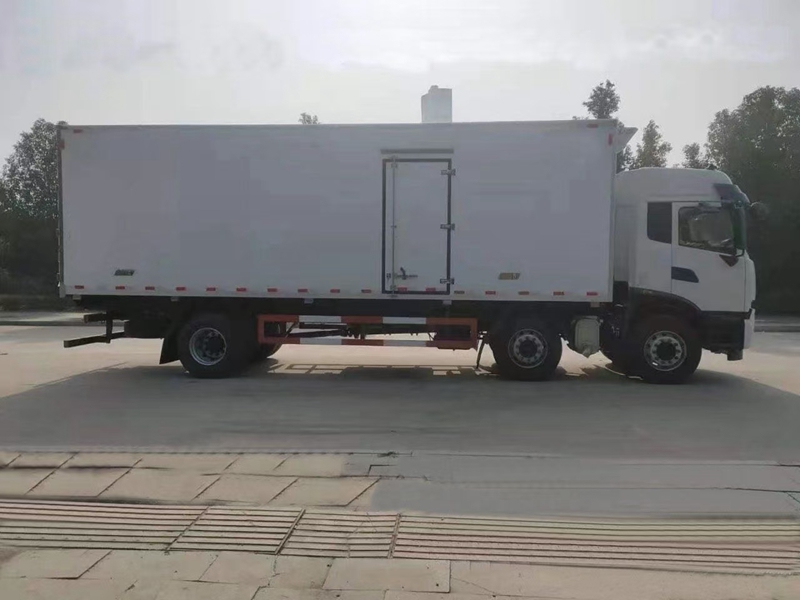 東風(fēng)天錦KR小三軸冷藏車 東風(fēng)天錦KR小三軸冷藏車