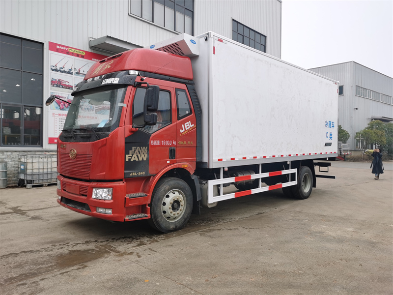 解放J6L高頂雙臥冷藏車 解放J6L高頂雙臥冷藏車