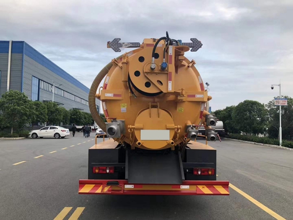 東風天錦清洗吸污車15方帶副發(fā) 國六