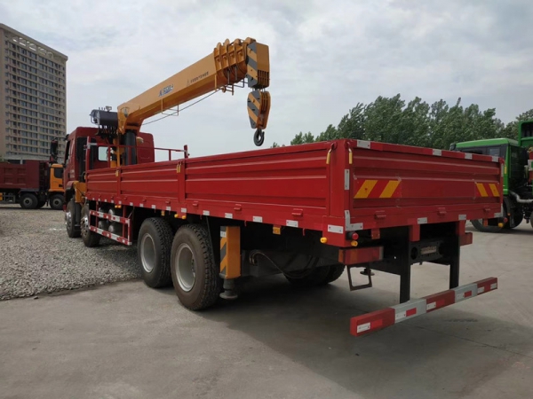 國六柳汽前四后八隨車吊全面面市 國六柳汽前四后八隨車吊全面面市