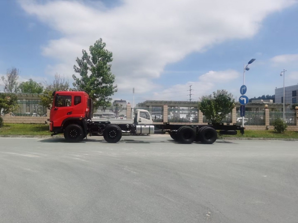 東風(fēng)T17前四后八國六隨車吊 東風(fēng)T17前四后八國六隨車吊