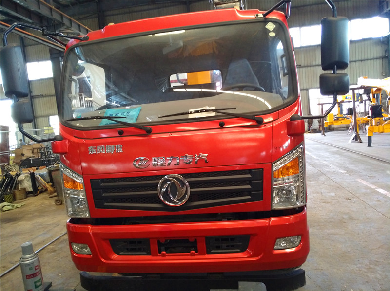 東風(fēng)御虎6.3噸小黃牌隨車吊 東風(fēng)御虎6.3噸小黃牌隨車吊