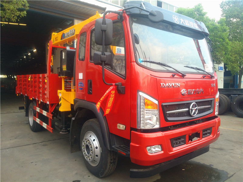 大運小黃牌6.3噸隨車吊 大運小黃牌6.3噸隨車吊