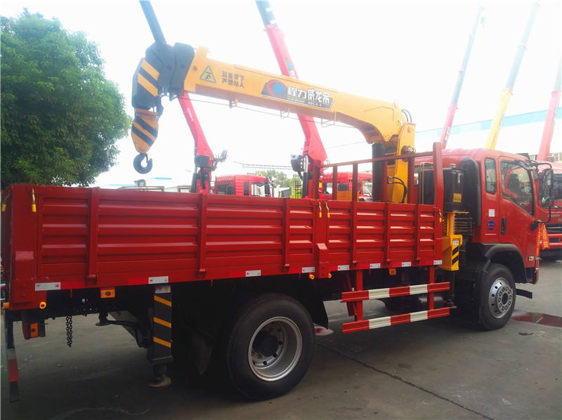 大運小黃牌6.3噸隨車吊 大運小黃牌6.3噸隨車吊