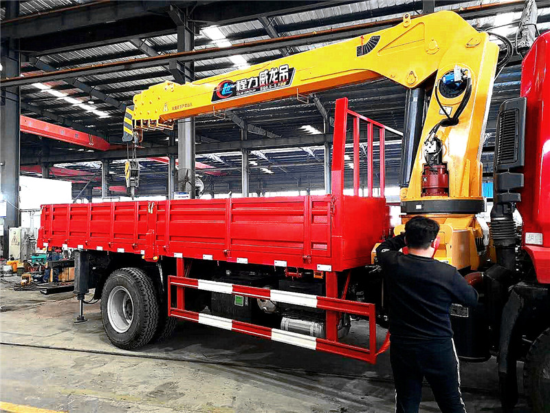 東風錦程單橋8噸隨車吊 東風錦程單橋8噸隨車吊