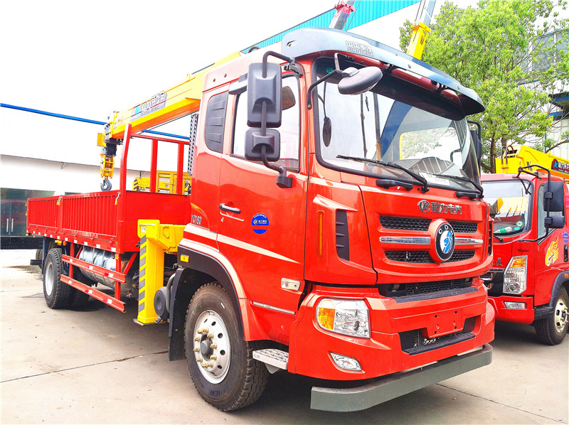 重汽王牌單橋6.3噸隨車(chē)吊 重汽王牌單橋6.3噸隨車(chē)吊