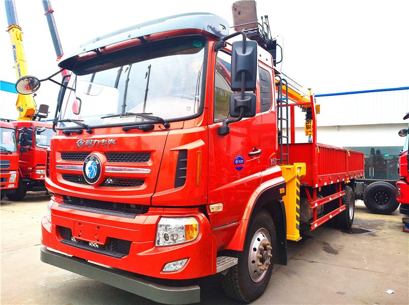 重汽王牌單橋6.3噸隨車(chē)吊 重汽王牌單橋6.3噸隨車(chē)吊