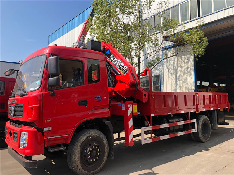 東風(fēng)專底單橋折臂12噸隨車吊 東風(fēng)專底單橋折臂12噸隨車吊