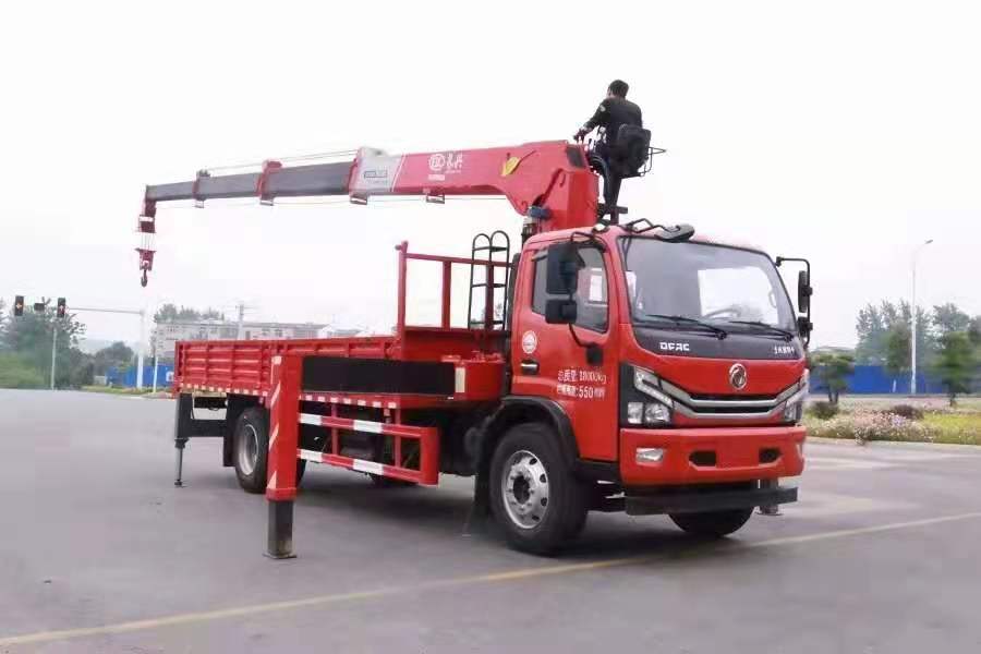 東風D8單橋貨箱6.2米隨車吊 東風D8單橋貨箱6.2米隨車吊