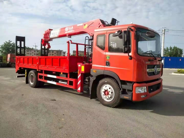 東風多利卡D9單橋帶爬梯隨車吊 東風多利卡D9單橋帶爬梯隨車吊