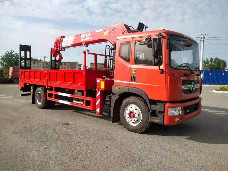 東風多利卡D9單橋帶爬梯隨車吊 東風多利卡D9單橋帶爬梯隨車吊