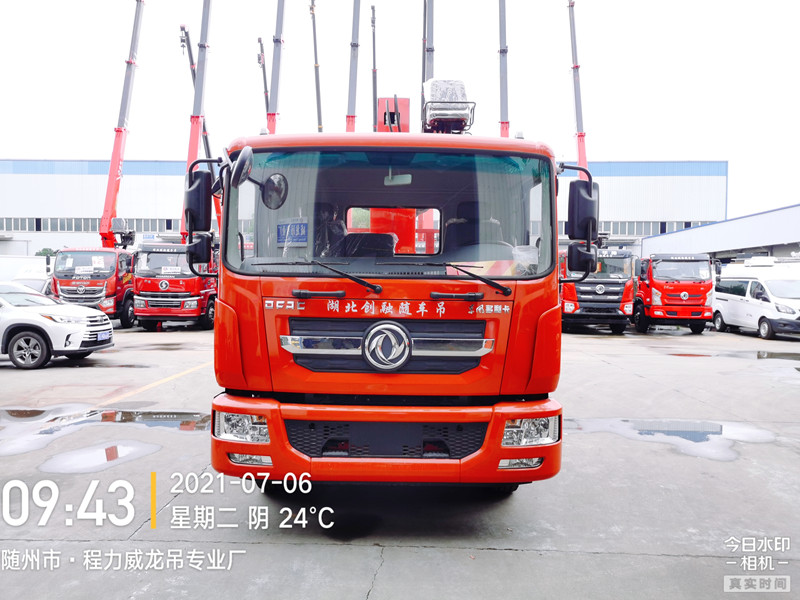 東風(fēng)多利卡D9威龍8噸四節(jié)直臂吊機(jī) 東風(fēng)多利卡D9威龍8噸四節(jié)直臂吊機(jī)