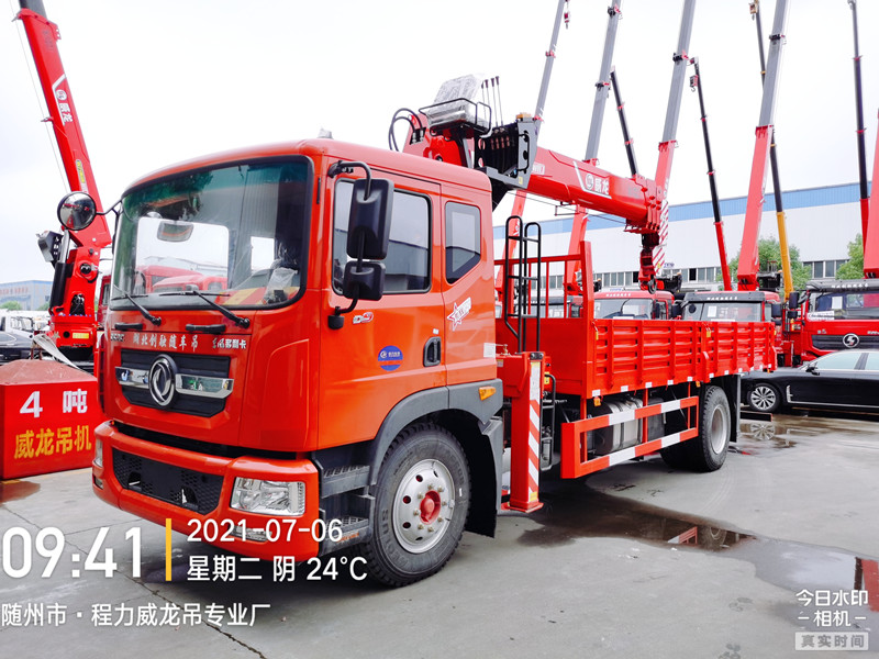 東風(fēng)多利卡D9威龍8噸四節(jié)直臂吊機(jī) 東風(fēng)多利卡D9威龍8噸四節(jié)直臂吊機(jī)