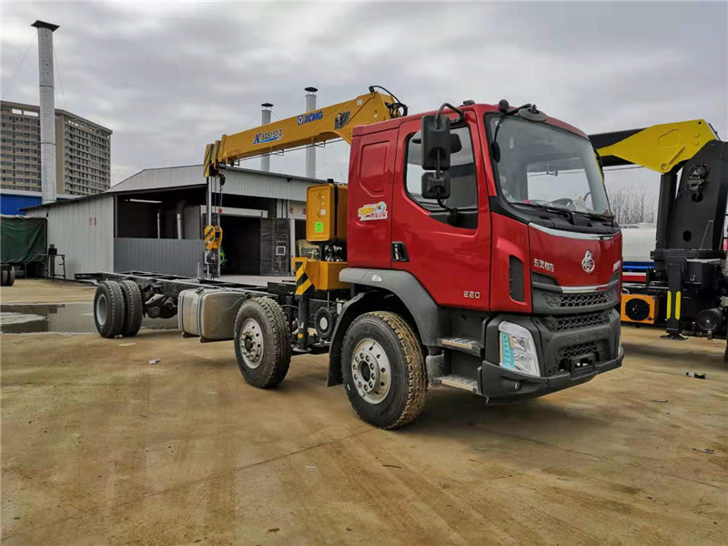 柳汽前四后四6.3噸隨車吊 柳汽前四后四6.3噸隨車吊