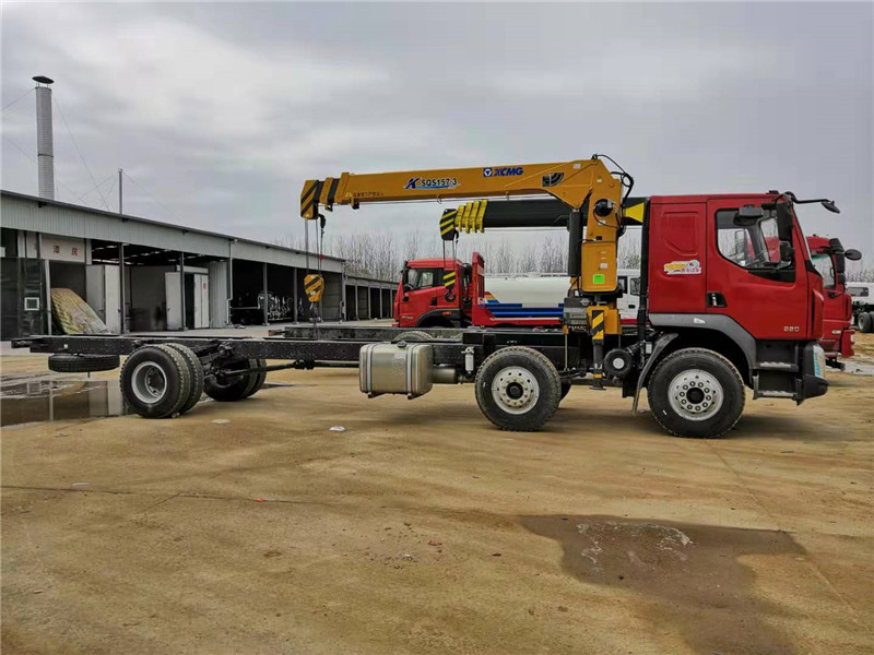 柳汽前四后四6.3噸隨車吊 柳汽前四后四6.3噸隨車吊