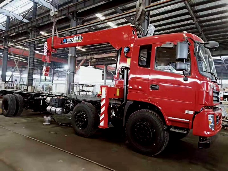 東風專底前四后四10噸隨車吊 東風專底前四后四10噸隨車吊