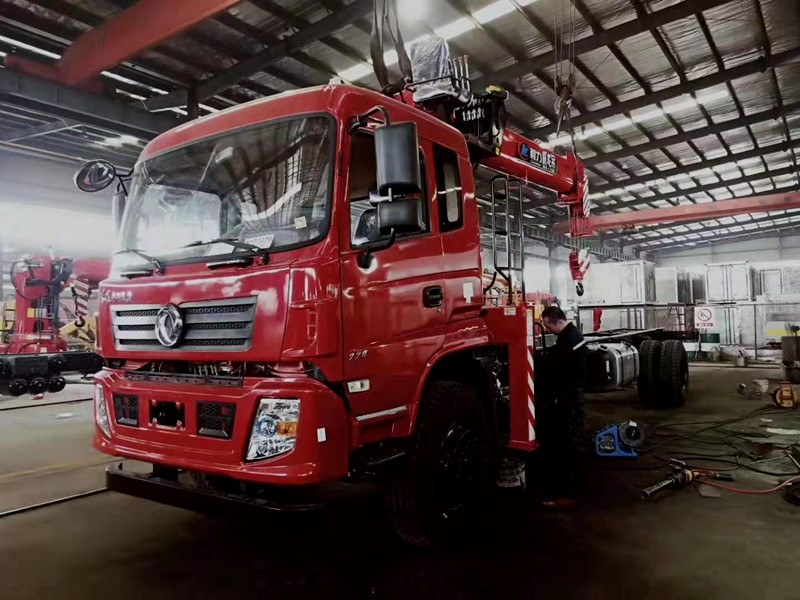 東風專底前四后四10噸隨車吊 東風專底前四后四10噸隨車吊