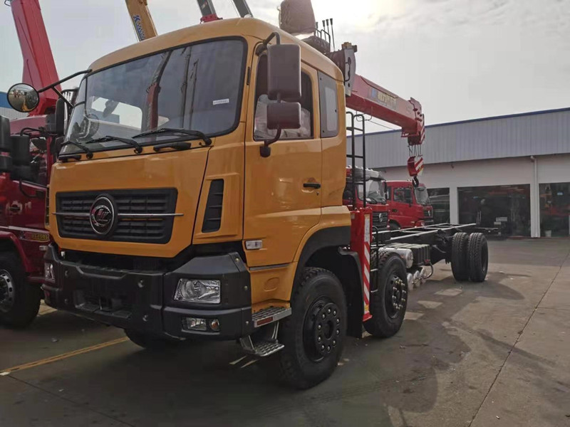 程力前四后后隨車吊 程力前四后后隨車吊