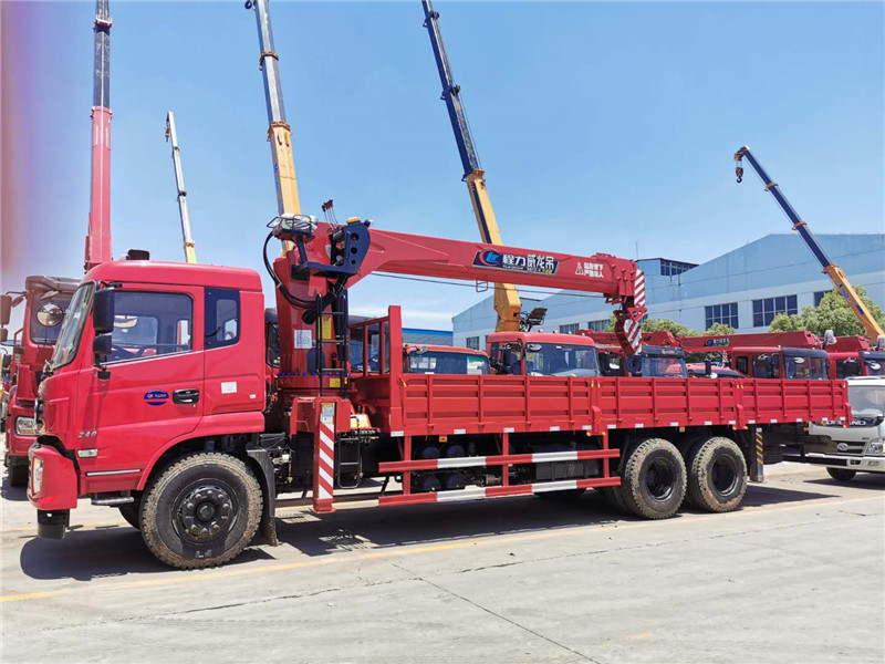 東風專底913后雙橋12噸隨車吊 東風專底913后雙橋12噸隨車吊