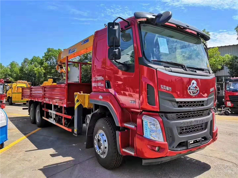 柳汽后雙橋徐工12噸隨車吊 柳汽后雙橋徐工12噸隨車吊