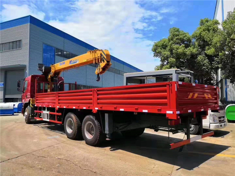 柳汽后雙橋徐工12噸隨車吊 柳汽后雙橋徐工12噸隨車吊