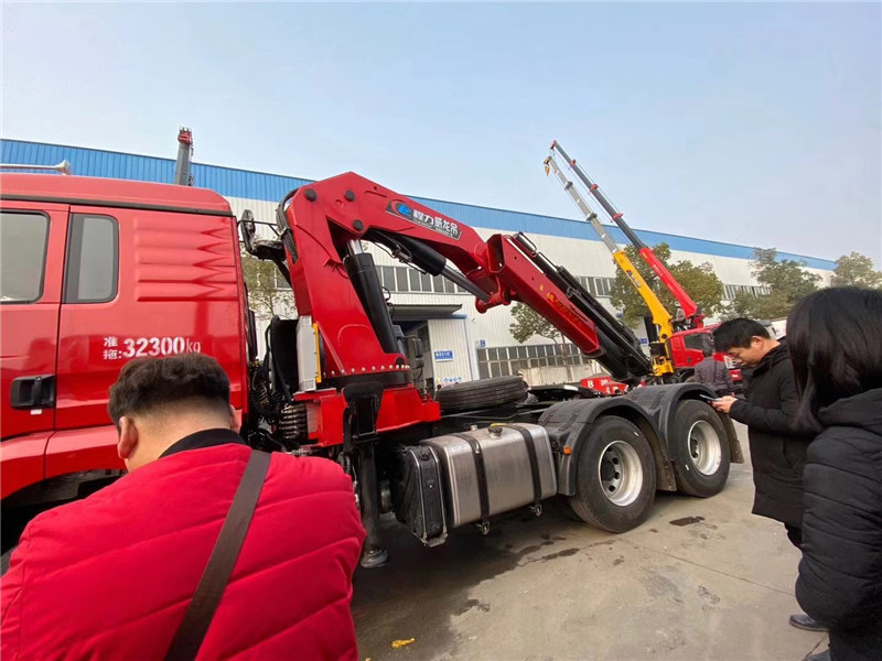 牽引頭20噸折臂隨車吊 牽引頭20噸折臂隨車吊