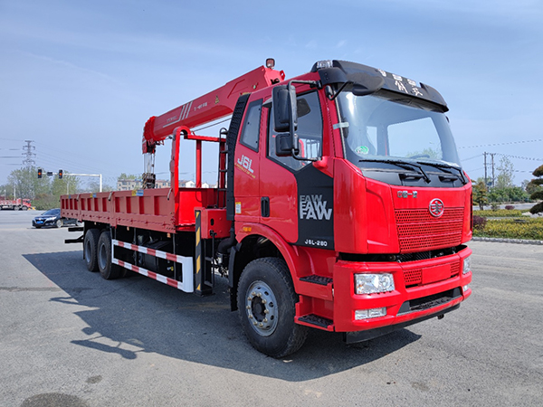 國六解放J6后八輪隨車吊專用底盤 國六解放J6后八輪隨車吊專用底盤