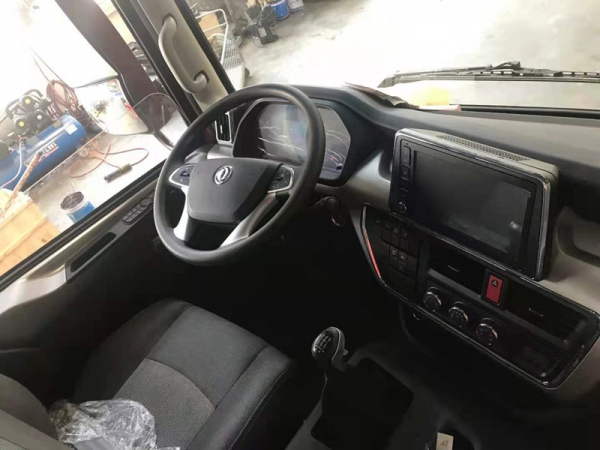 東風華神DV5前四后八隨車吊全新上市 東風華神DV5前四后八隨車吊全新上市