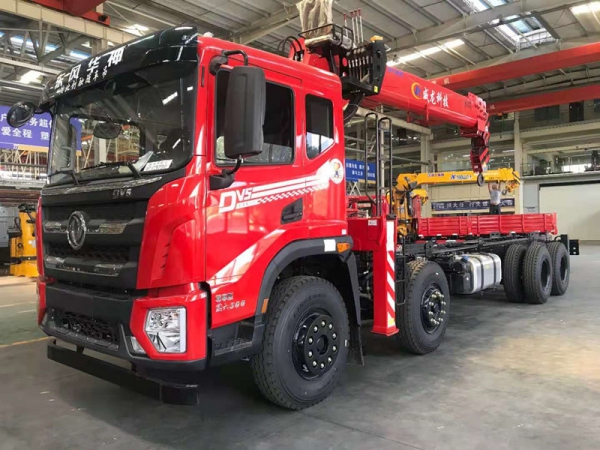 東風華神DV5前四后八隨車吊全新上市 東風華神DV5前四后八隨車吊全新上市